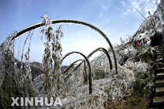 冰冻灾害考验华中华东电网